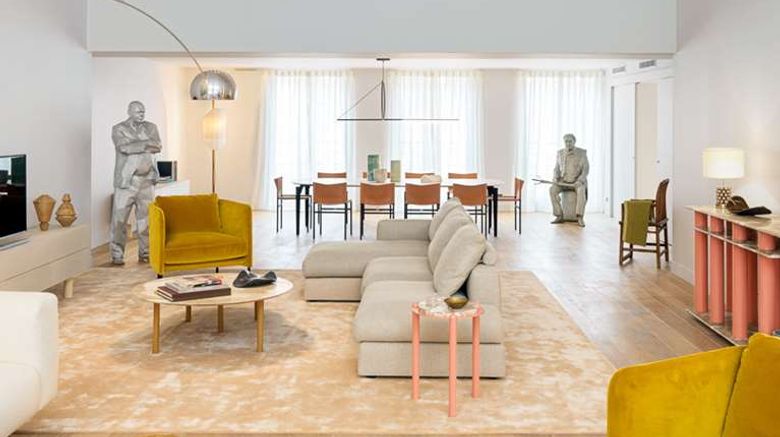 <b>Hotel de Pourtales Suite</b>. Images powered by <a href="https://iceportal.shijigroup.com/" title="IcePortal" target="_blank">IcePortal</a>.
