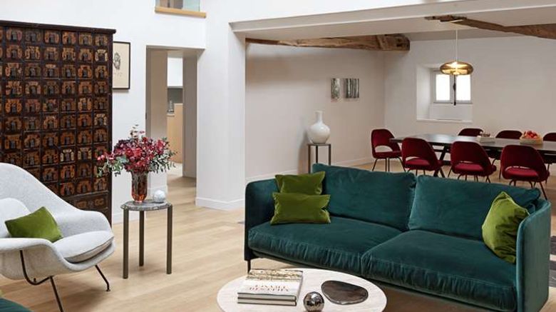 <b>Hotel de Pourtales Suite</b>. Images powered by <a href="https://iceportal.shijigroup.com/" title="IcePortal" target="_blank">IcePortal</a>.