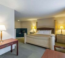 Baymont by Wyndham Omaha SW Room