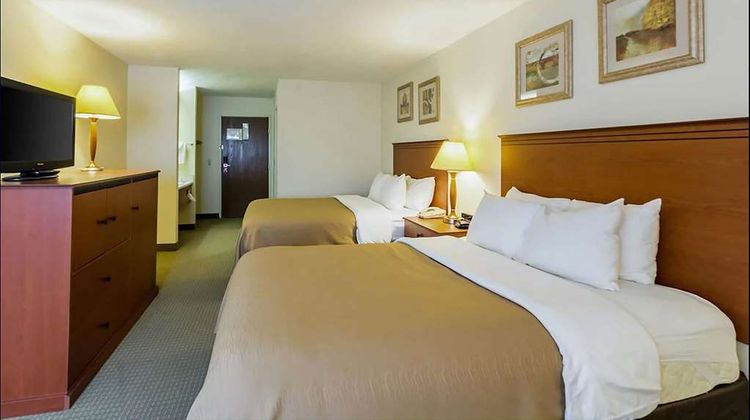 Baymont by Wyndham Omaha SW Room
