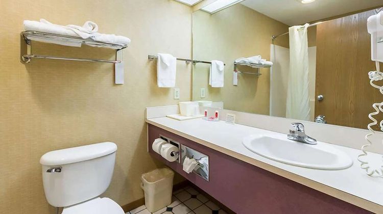 Baymont by Wyndham Omaha SW Room