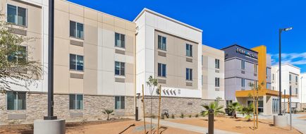 Everhome Suites Corona Exterior