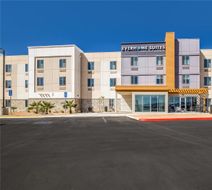 Everhome Suites Corona Exterior