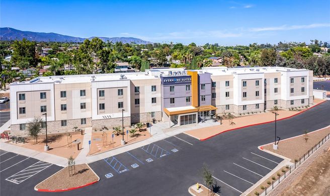Everhome Suites Corona Exterior
