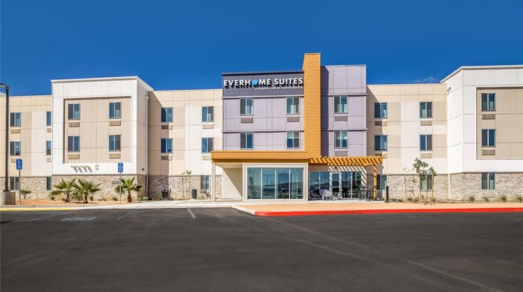 Everhome Suites Corona Exterior