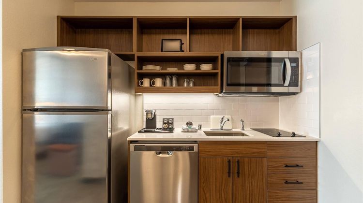 Everhome Suites Corona Room