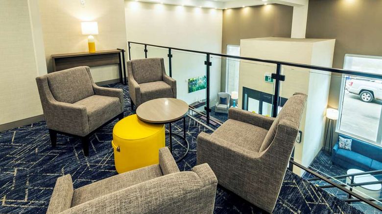 <b>Comfort Inn and Suites Kingston Lobby</b>. Images powered by <a href="https://iceportal.shijigroup.com/" title="IcePortal" target="_blank">IcePortal</a>.