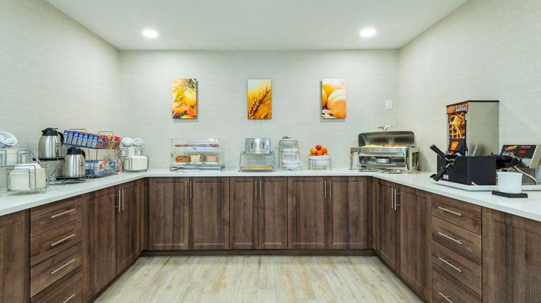 <b>Comfort Inn and Suites Kingston Restaurant</b>. Images powered by <a href="https://iceportal.shijigroup.com/" title="IcePortal" target="_blank">IcePortal</a>.