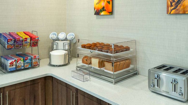 <b>Comfort Inn and Suites Kingston Restaurant</b>. Images powered by <a href="https://iceportal.shijigroup.com/" title="IcePortal" target="_blank">IcePortal</a>.
