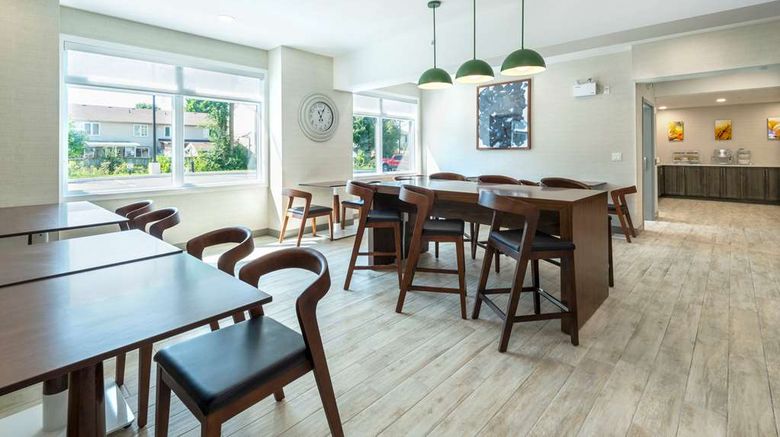 <b>Comfort Inn and Suites Kingston Restaurant</b>. Images powered by <a href="https://iceportal.shijigroup.com/" title="IcePortal" target="_blank">IcePortal</a>.