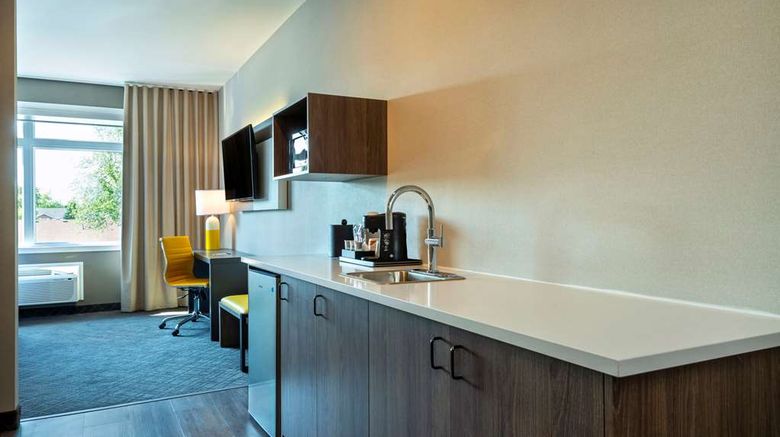 <b>Comfort Inn and Suites Kingston Suite</b>. Images powered by <a href="https://iceportal.shijigroup.com/" title="IcePortal" target="_blank">IcePortal</a>.
