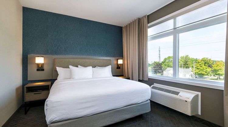 Comfort Inn and Suites Kingston Suite