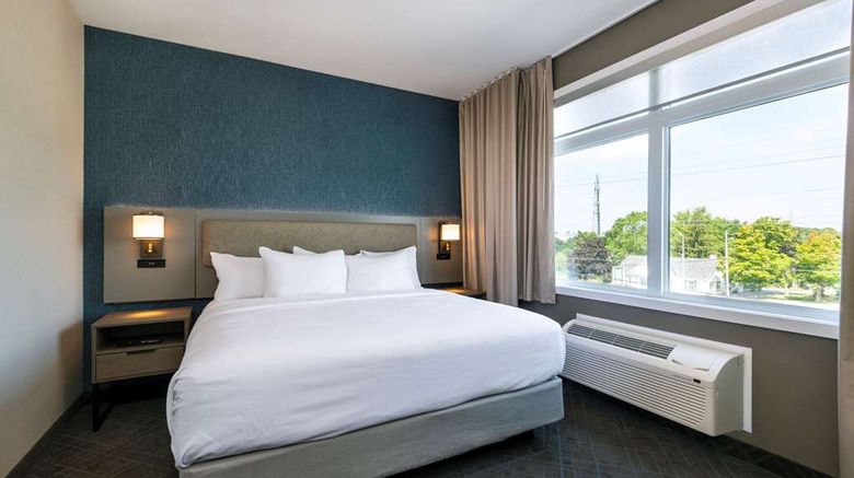 <b>Comfort Inn and Suites Kingston Suite</b>. Images powered by <a href="https://iceportal.shijigroup.com/" title="IcePortal" target="_blank">IcePortal</a>.
