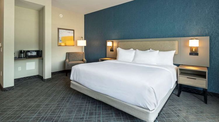 Comfort Inn and Suites Kingston Room