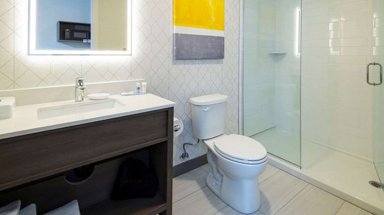 <b>Comfort Inn and Suites Kingston Suite</b>. Images powered by <a href="https://iceportal.shijigroup.com/" title="IcePortal" target="_blank">IcePortal</a>.