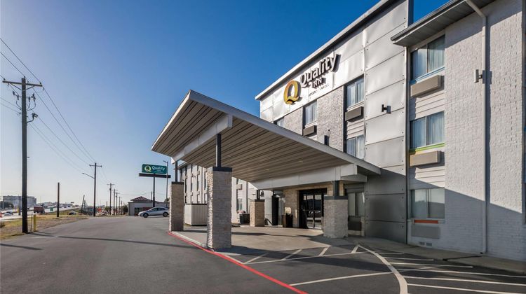 Quality Inn Exterior
