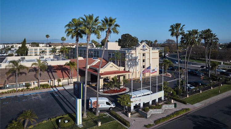 DoubleTree by Hilton Buena Park Exterior
