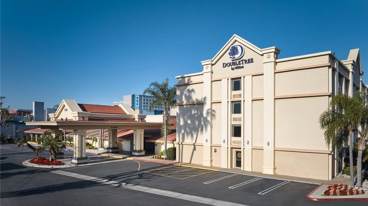 DoubleTree by Hilton Buena Park Exterior