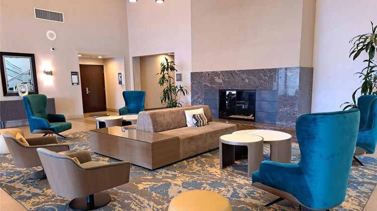 DoubleTree by Hilton Buena Park Lobby