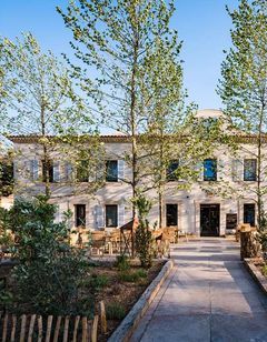 Le Hameau des Pesquiers Ecolodge, Curio