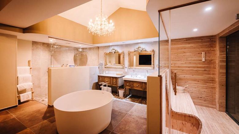 <b>Le Hameau des Pesquiers Ecolodge, Curio Room</b>. Images powered by <a href="https://iceportal.shijigroup.com/" title="IcePortal" target="_blank">IcePortal</a>.