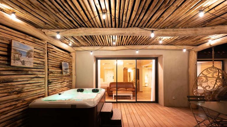 <b>Le Hameau des Pesquiers Ecolodge, Curio Room</b>. Images powered by <a href="https://iceportal.shijigroup.com/" title="IcePortal" target="_blank">IcePortal</a>.