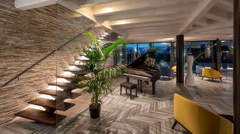 <b>Hotel Della Piana Lobby</b>. Images powered by <a href="https://iceportal.shijigroup.com/" title="IcePortal" target="_blank">IcePortal</a>.