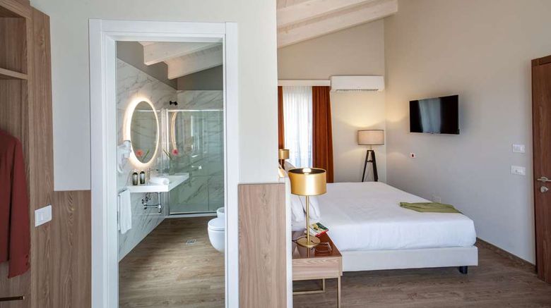 <b>Hotel Della Piana Room</b>. Images powered by <a href="https://iceportal.shijigroup.com/" title="IcePortal" target="_blank">IcePortal</a>.
