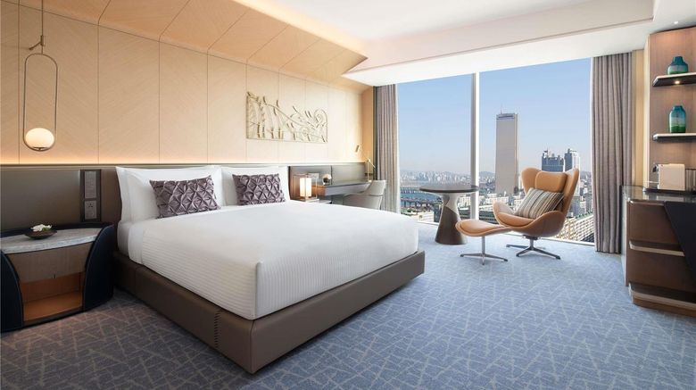 <b>Fairmont Ambassador Seoul Room</b>. Images powered by <a href="https://iceportal.shijigroup.com/" title="IcePortal" target="_blank">IcePortal</a>.