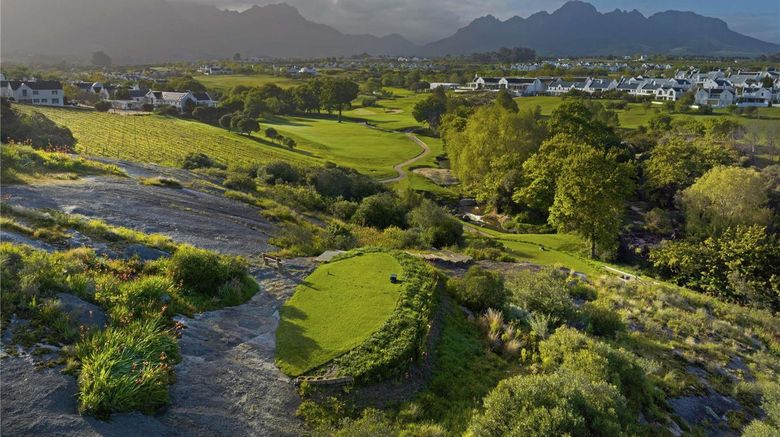 <b>Fairmont Cape Grace Golf</b>. Images powered by <a href="https://iceportal.shijigroup.com/" title="IcePortal" target="_blank">IcePortal</a>.