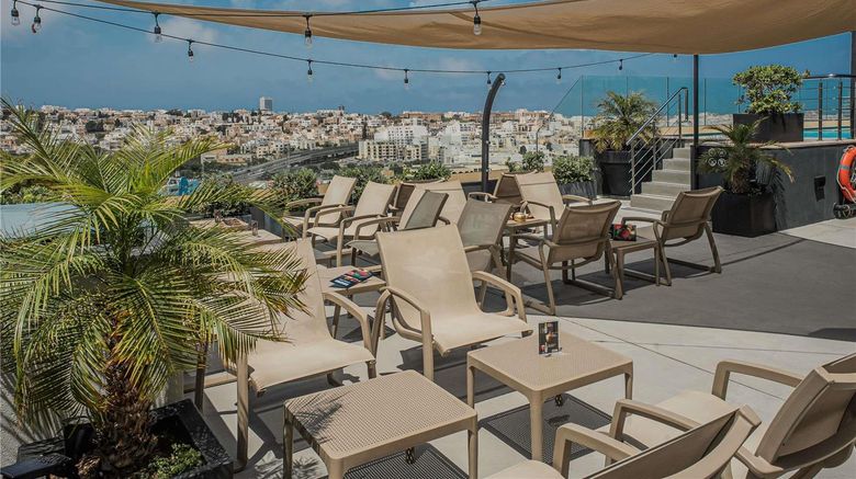 <b>Aparthotel Adagio Malta Central Pool</b>. Images powered by <a href="https://iceportal.shijigroup.com/" title="IcePortal" target="_blank">IcePortal</a>.