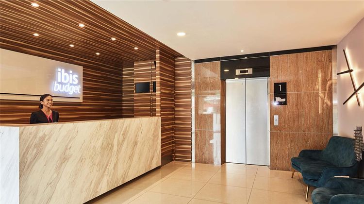 ibis budget Singapore Crystal Hotel Exterior