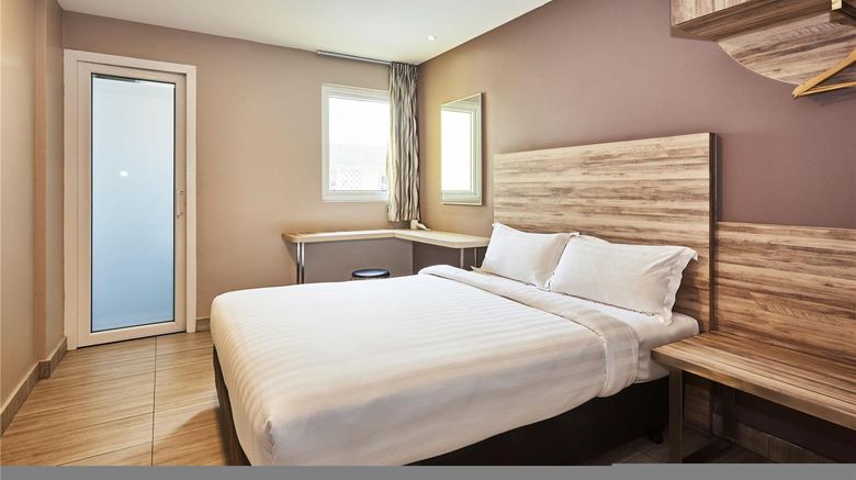 <b>ibis budget Singapore Crystal Hotel Room</b>. Images powered by <a href="https://iceportal.shijigroup.com/" title="IcePortal" target="_blank">IcePortal</a>.
