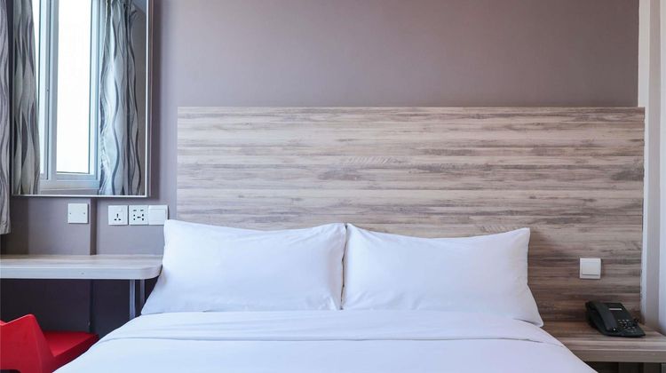 ibis budget Singapore Crystal Hotel Room