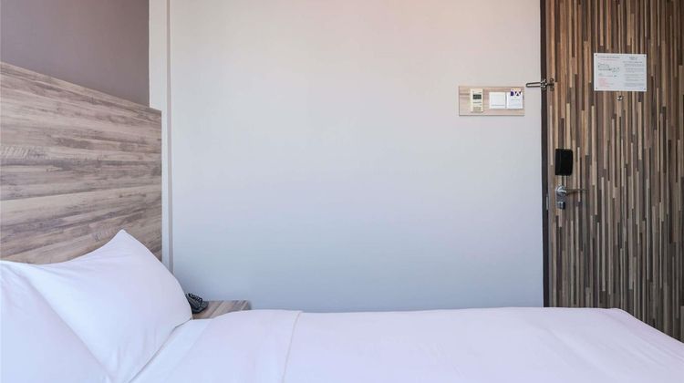 Ibis Budget Singapore Clove Room