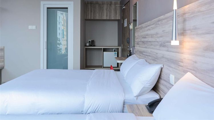 ibis budget Singapore Crystal Hotel Room