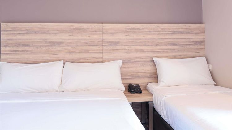 ibis budget Singapore Crystal Hotel Room