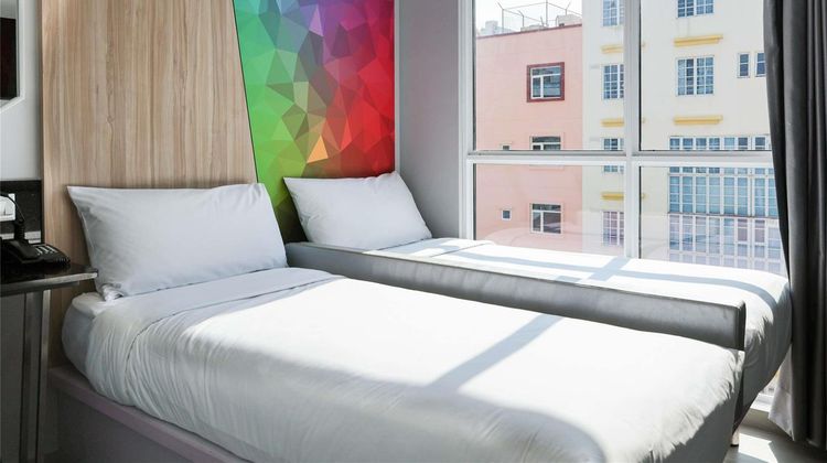 Ibis Budget Singapore Ametrine Room