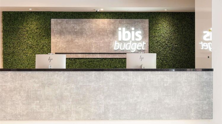 ibis budget Singapore Emerald Hotel Exterior