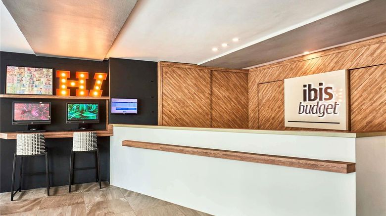 <b>ibis budget Singapore Pearl Hotel Exterior</b>. Images powered by <a href="https://iceportal.shijigroup.com/" title="IcePortal" target="_blank">IcePortal</a>.