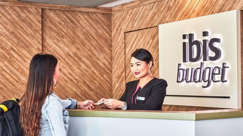 <b>ibis budget Singapore Pearl Hotel Exterior</b>. Images powered by <a href="https://iceportal.shijigroup.com/" title="IcePortal" target="_blank">IcePortal</a>.