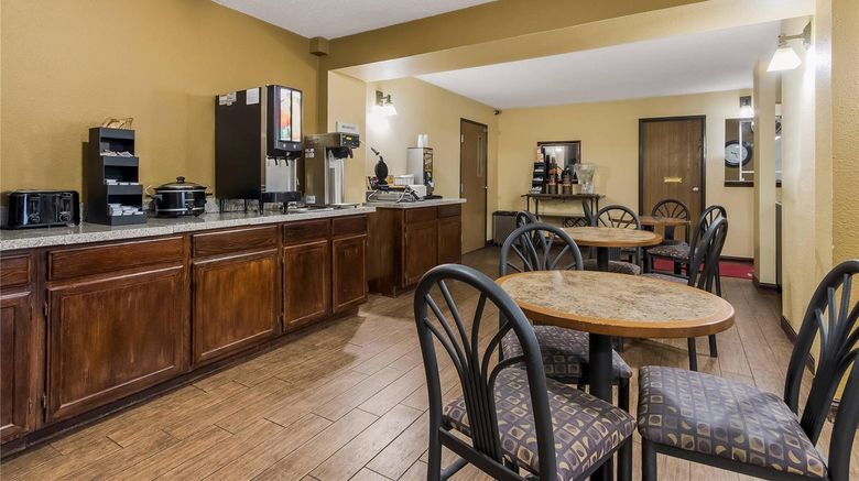 <b>Econo Lodge Inn & Suites Restaurant</b>. Images powered by <a href="https://iceportal.shijigroup.com/" title="IcePortal" target="_blank">IcePortal</a>.
