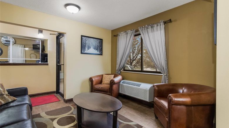 <b>Econo Lodge Inn & Suites Lobby</b>. Images powered by <a href="https://iceportal.shijigroup.com/" title="IcePortal" target="_blank">IcePortal</a>.