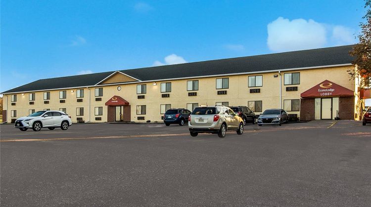 Econo Lodge Inn & Suites Exterior