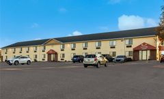 Econo Lodge Inn & Suites