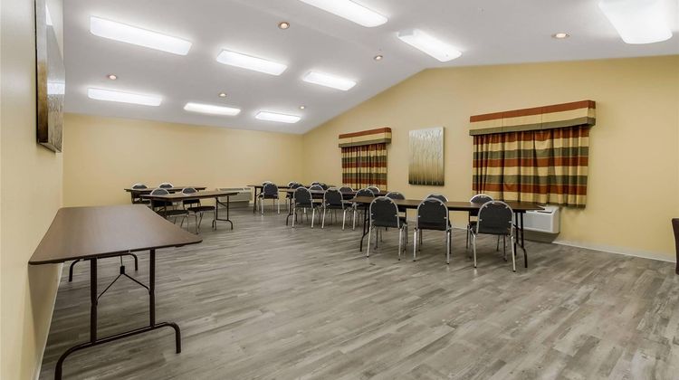 Econo Lodge Inn & Suites Meeting