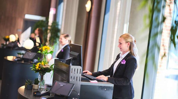Quality Hotel Match Lobby