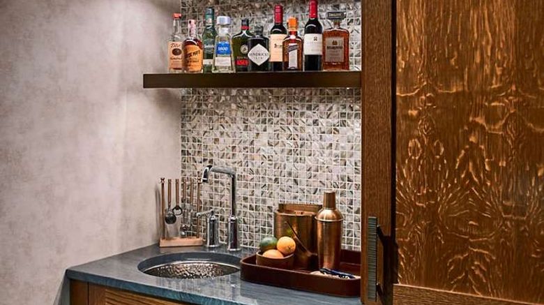 <b>The Laurel Hotel & Spa Suite</b>. Images powered by <a href="https://iceportal.shijigroup.com/" title="IcePortal" target="_blank">IcePortal</a>.