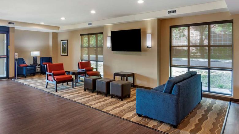 <b>Comfort Inn & Suites Charlottesville Lobby</b>. Images powered by <a href="https://iceportal.shijigroup.com/" title="IcePortal" target="_blank">IcePortal</a>.