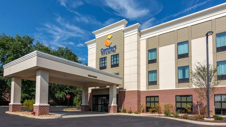 <b>Comfort Inn & Suites Charlottesville Exterior</b>. Images powered by <a href="https://iceportal.shijigroup.com/" title="IcePortal" target="_blank">IcePortal</a>.